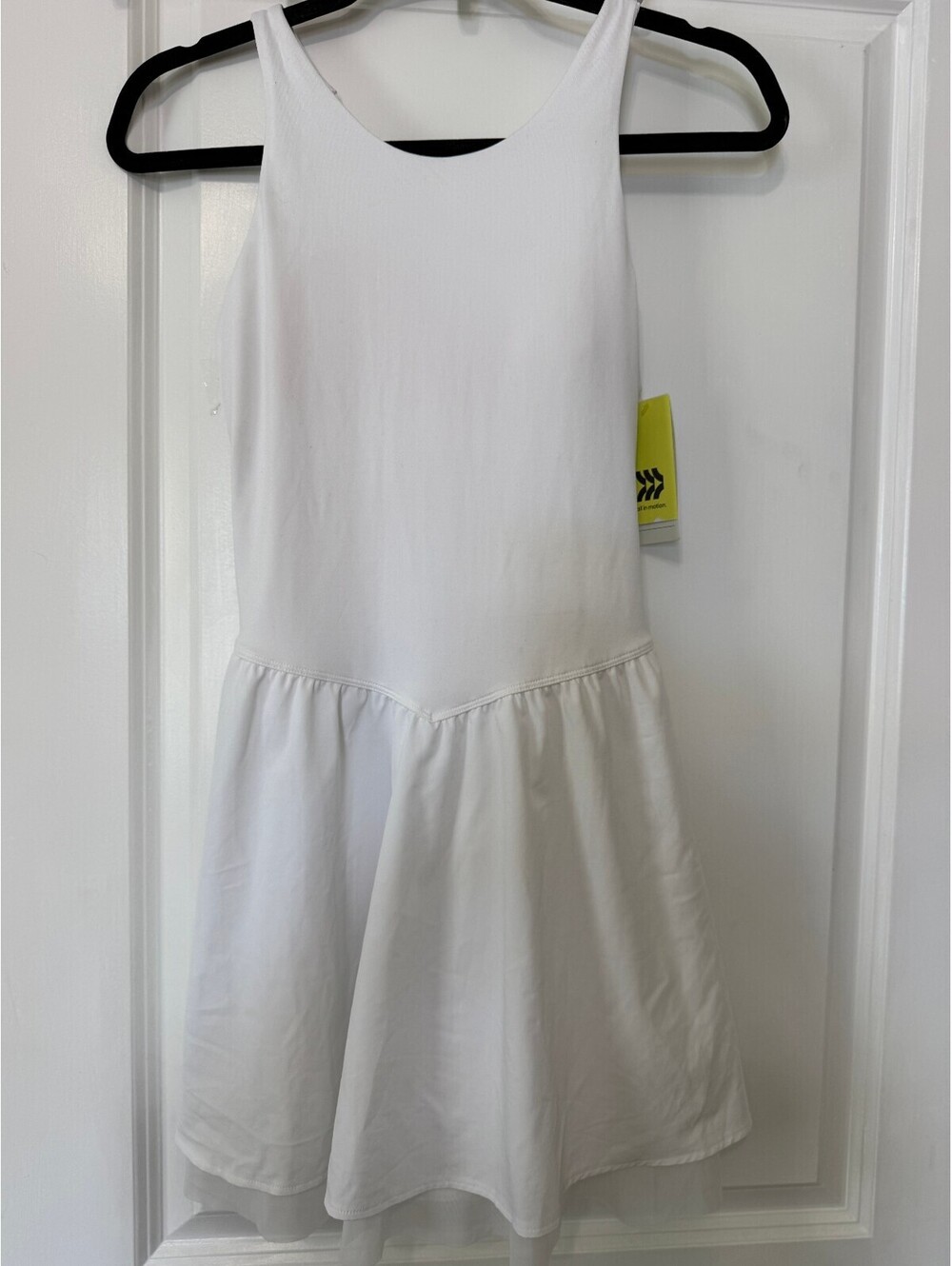 Vestido deportivo blanco All in Motion con short integrado y copas TallaS